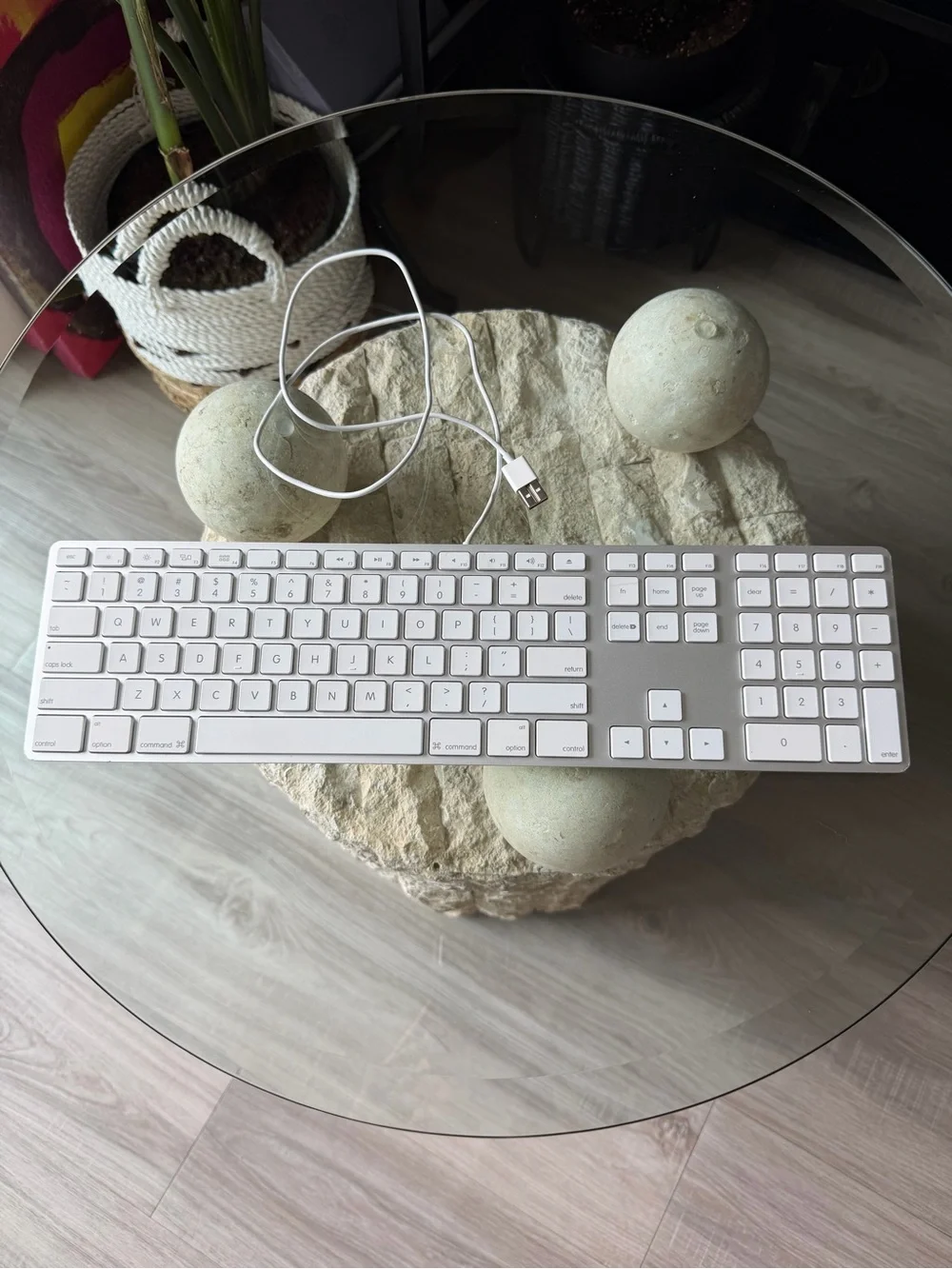 Apple A1243 USB Wired Aluminum Keyboard with Numeric Keypad for Mac